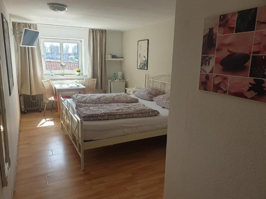 Rooming24, Kleine Pension Lübeck Buitenkant foto