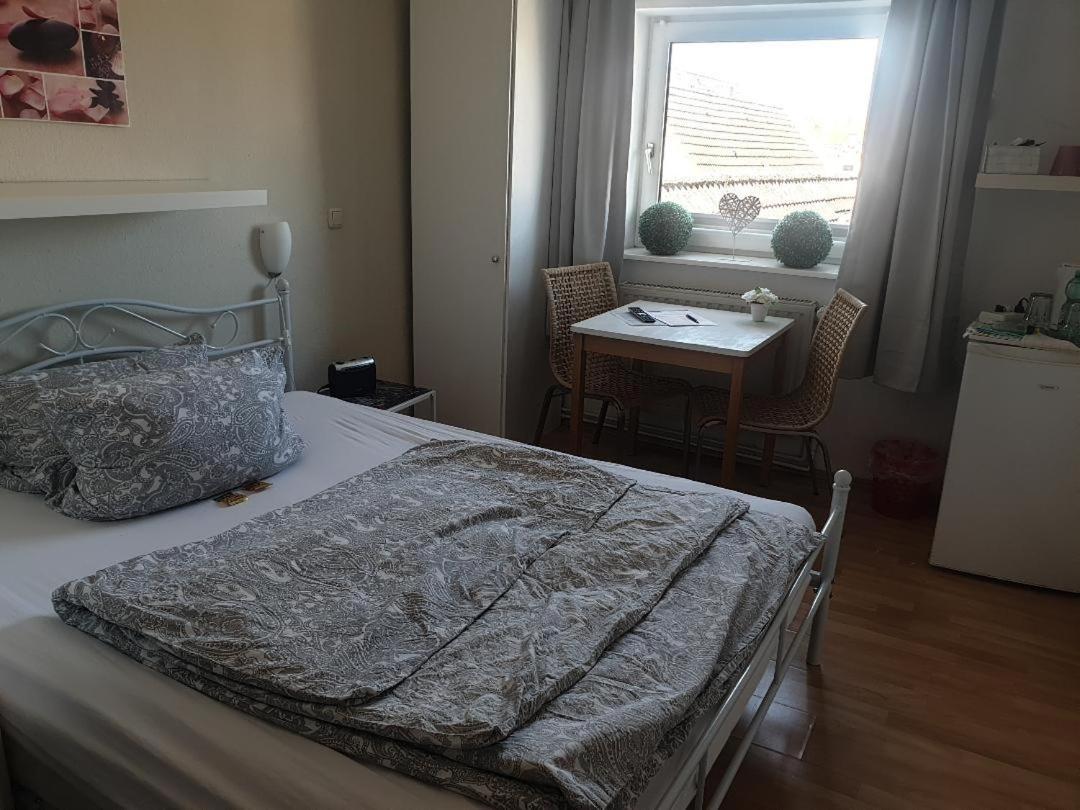 Rooming24, Kleine Pension Lübeck Buitenkant foto