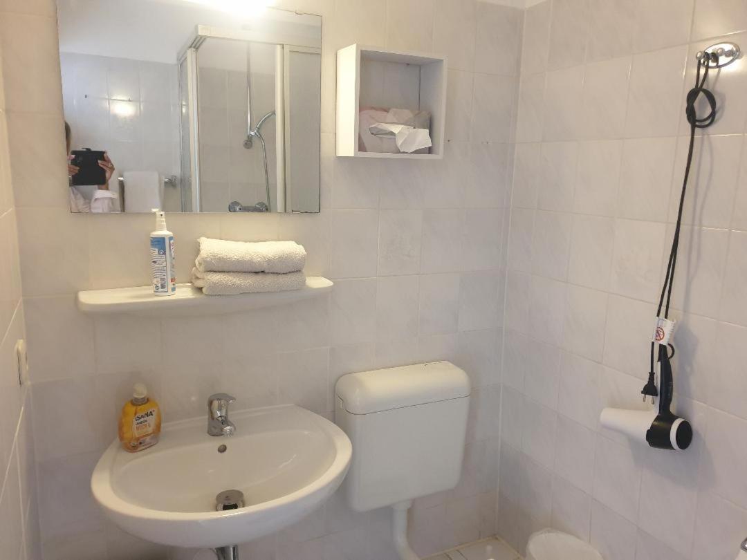 Rooming24, Kleine Pension Lübeck Buitenkant foto