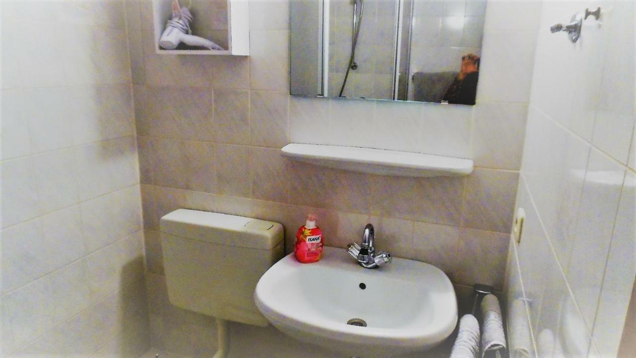 Rooming24, Kleine Pension Lübeck Buitenkant foto