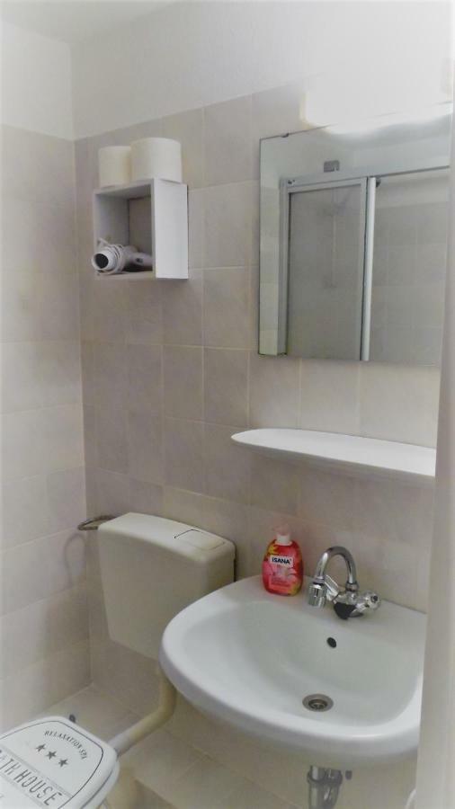 Rooming24, Kleine Pension Lübeck Buitenkant foto