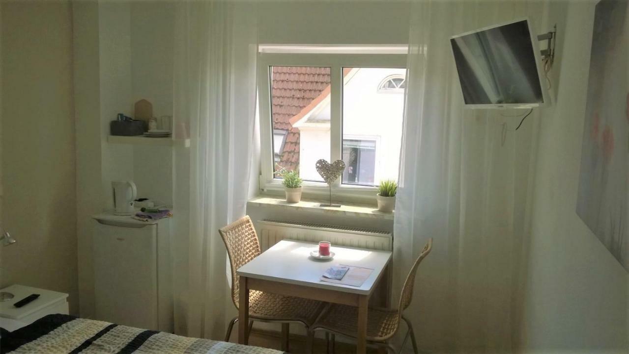 Rooming24, Kleine Pension Lübeck Buitenkant foto