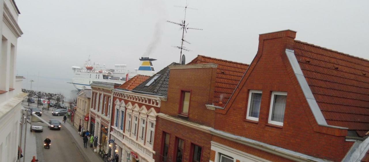 Rooming24, Kleine Pension Lübeck Buitenkant foto